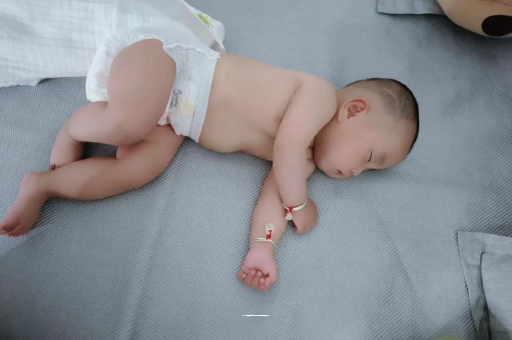 枣庄三个月宝宝抬头不稳